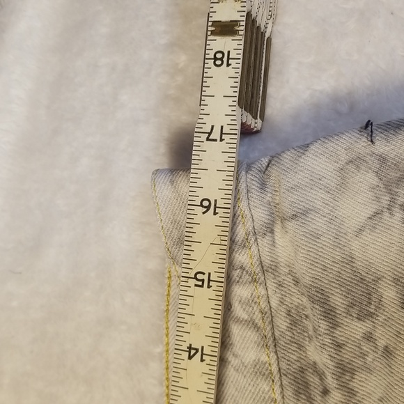 Levi’s Shorts 517 Womens  34 Marble‎ dyed Vintage Cutoffs Distressed High Rise - Picture 11 of 12